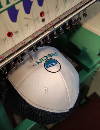 Réalisation broderie - Casquette Piscine Iseppi