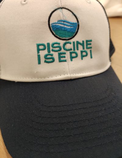Réalisation broderie - Casquette Piscine Iseppi