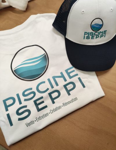 Réalisation broderie - Casquette et t-shirt Piscine Iseppi